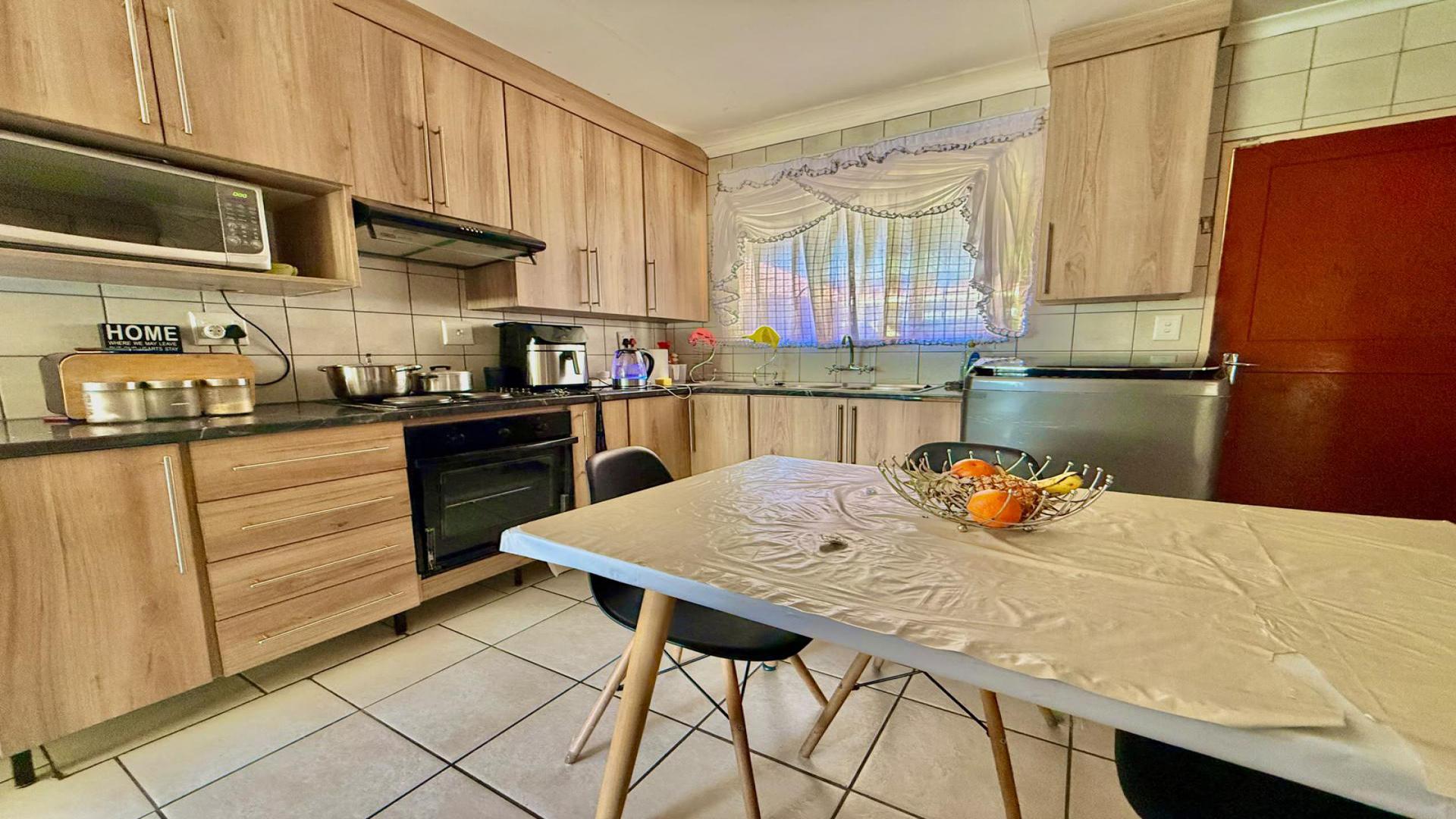 Kitchen of property in Minnebron