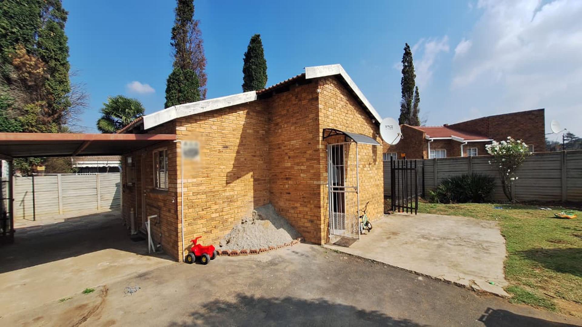 Front View of property in Minnebron