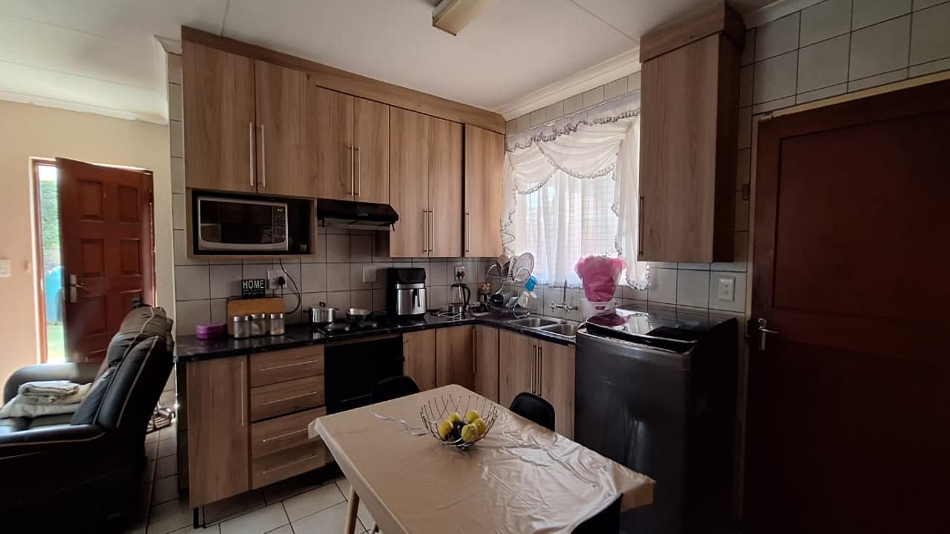 Kitchen - 14 square meters of property in Minnebron