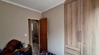 Bed Room 1 - 9 square meters of property in Minnebron