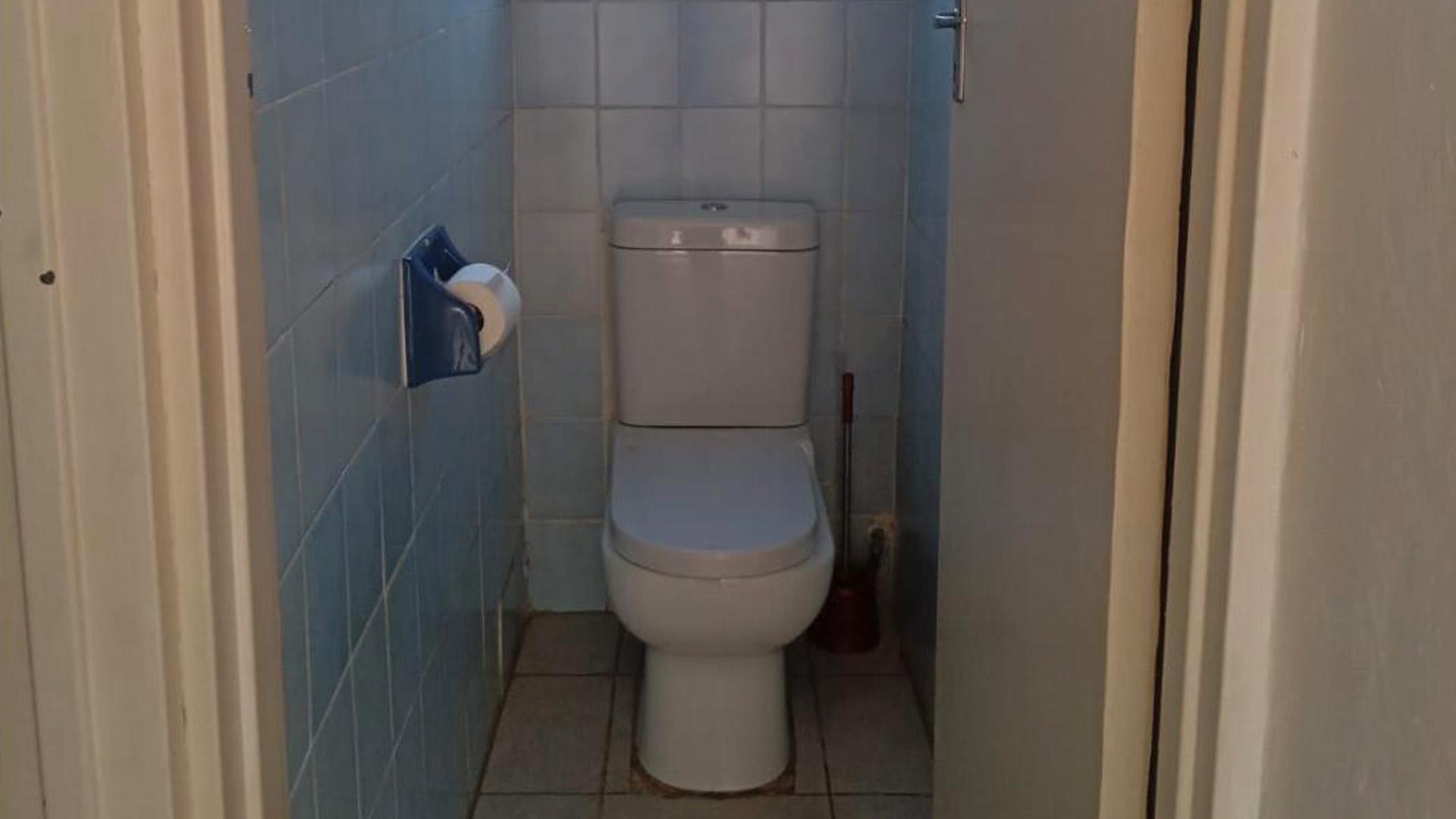 Bathroom 1 of property in Lotus Park