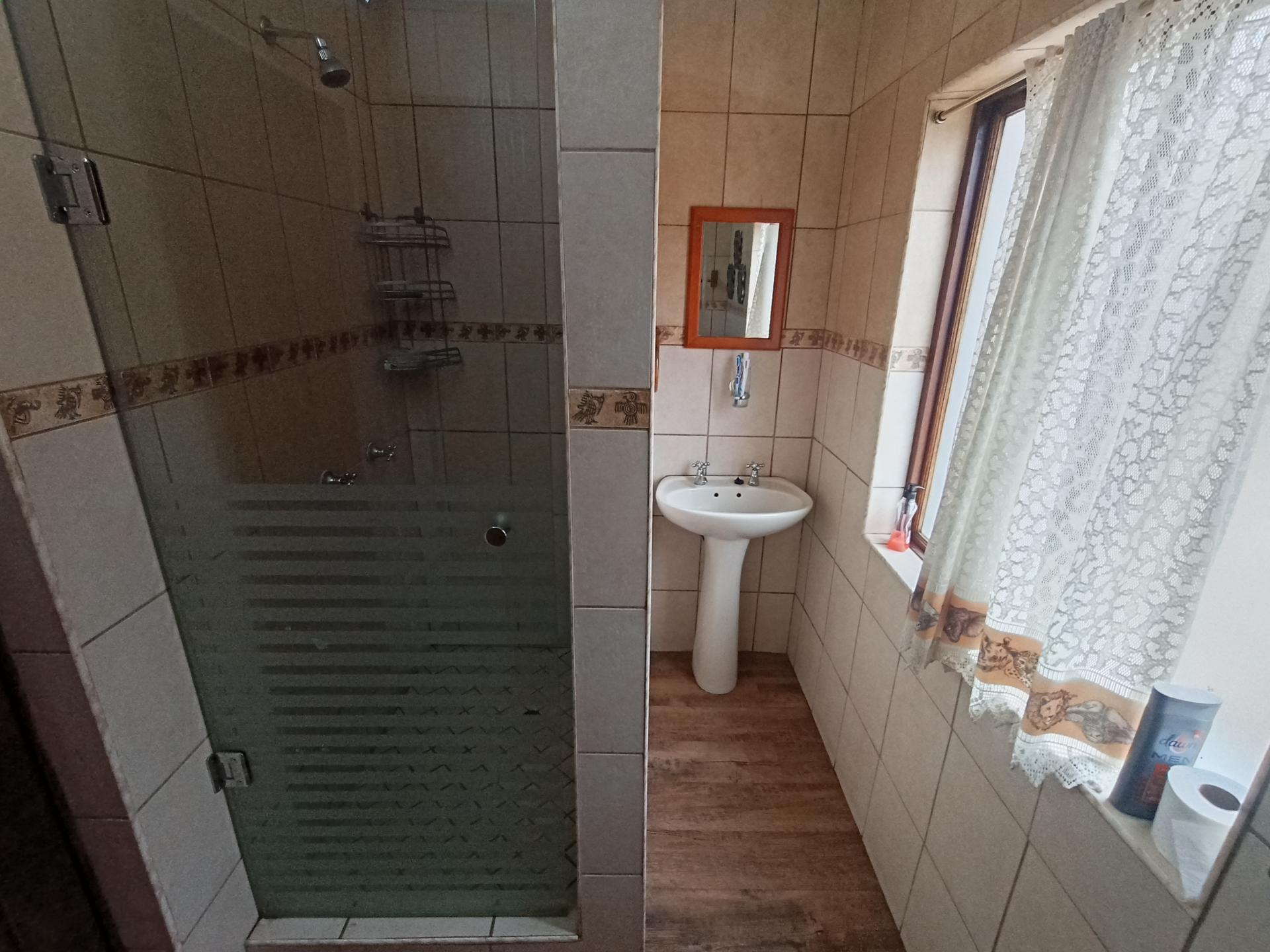 Bathroom 2 of property in Deneysville