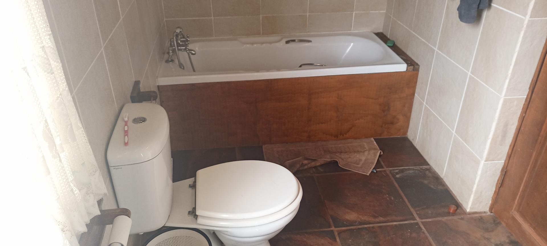 Bathroom 3+ of property in Deneysville