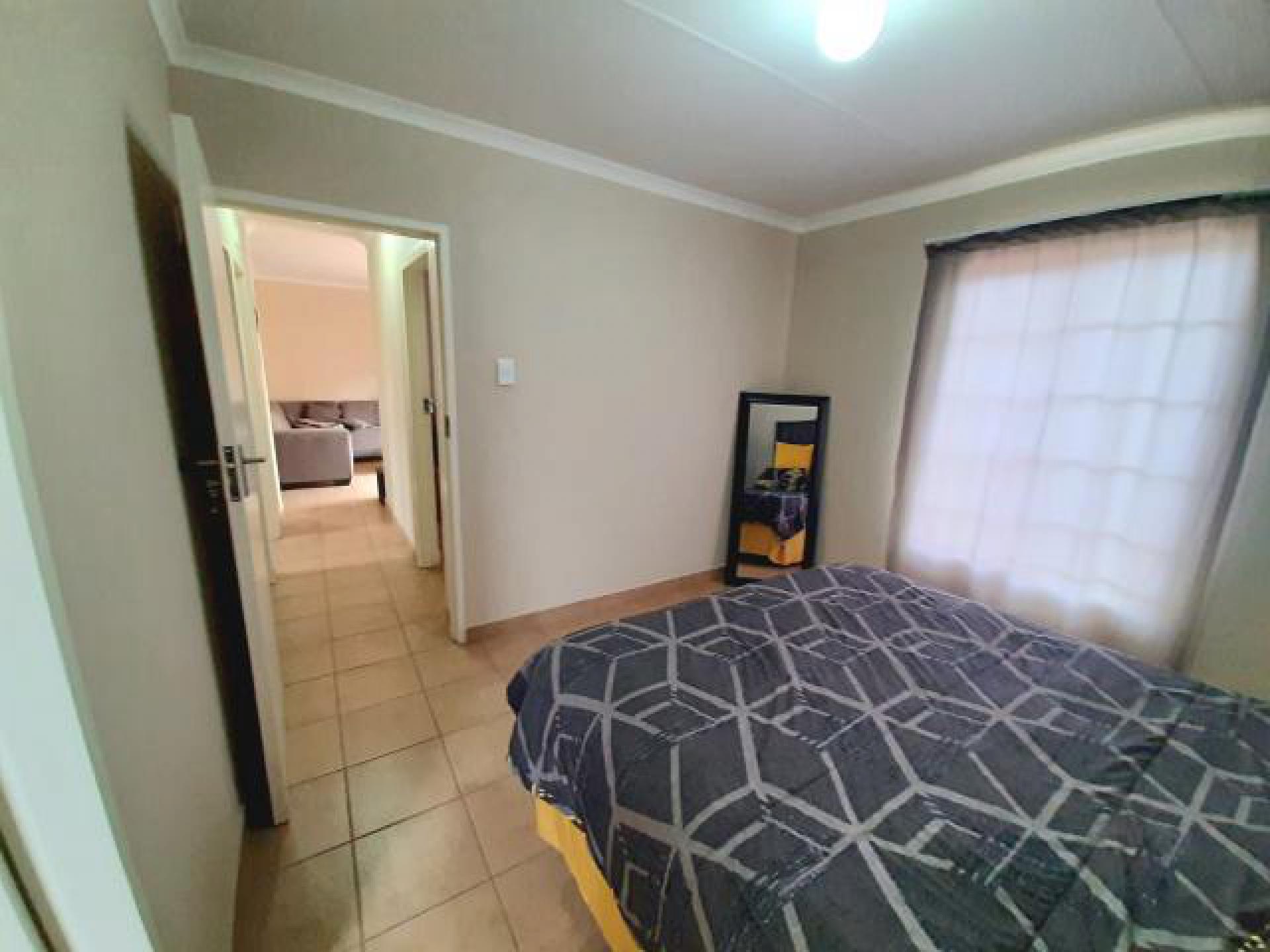 Main Bedroom of property in Palm Ridge