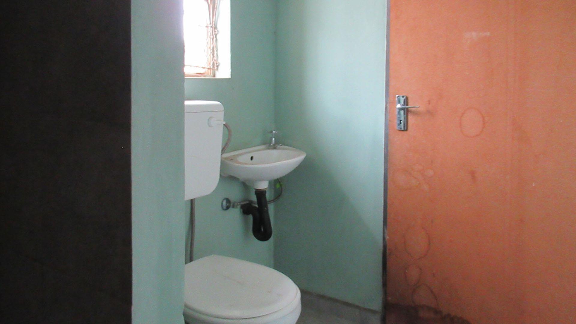 Bathroom 3+ - 11 square meters of property in Maraisburg