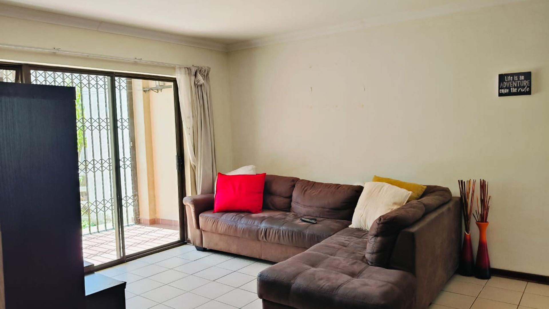 Lounges of property in Waterval East