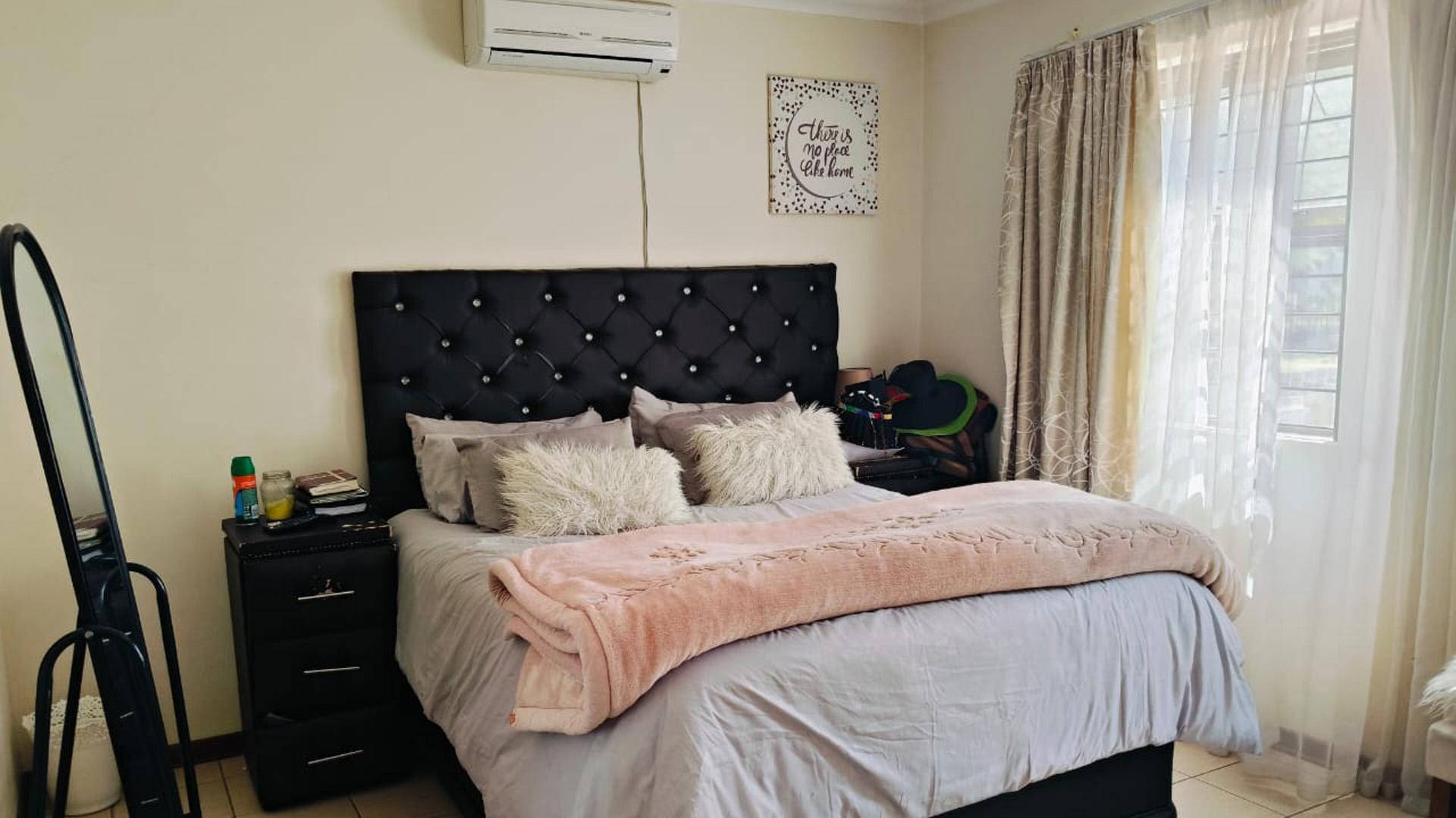 Bed Room 3 of property in Waterval East