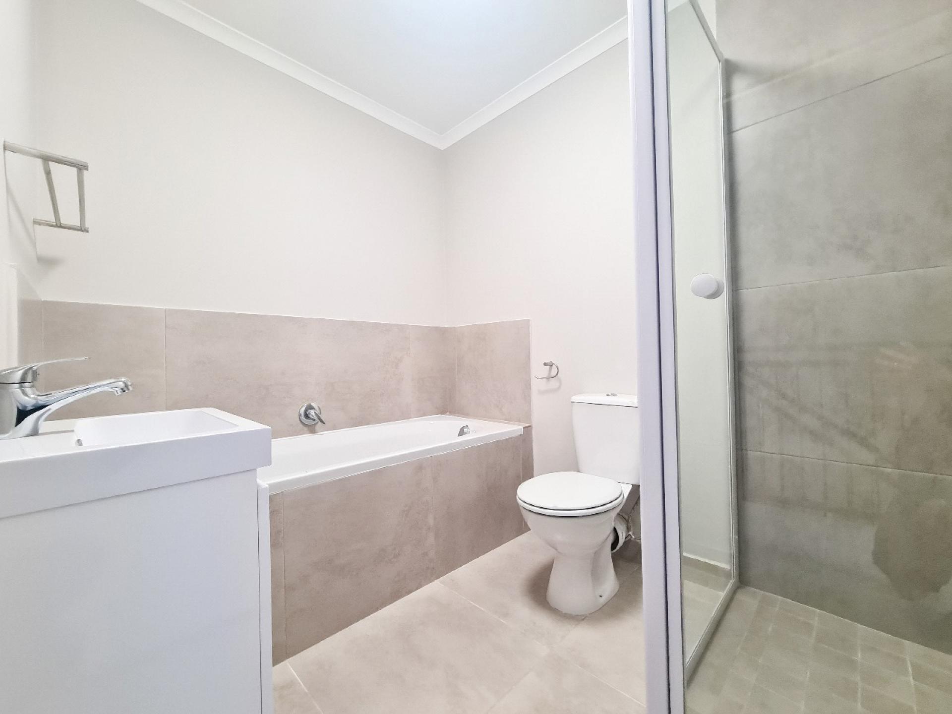Bathroom 1 of property in Kraaifontein