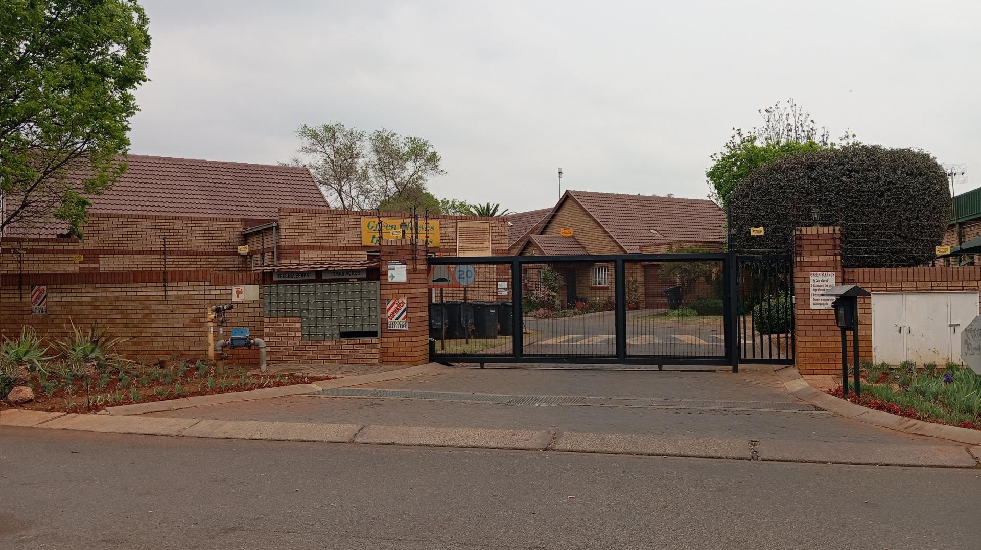 Front View of property in Clubview