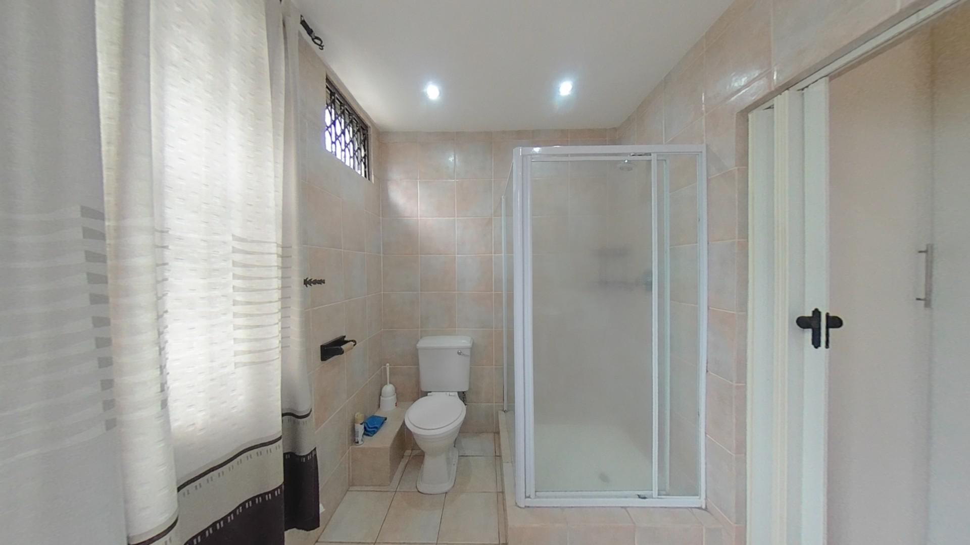 Main Bathroom - 10 square meters of property in Morningside - DBN