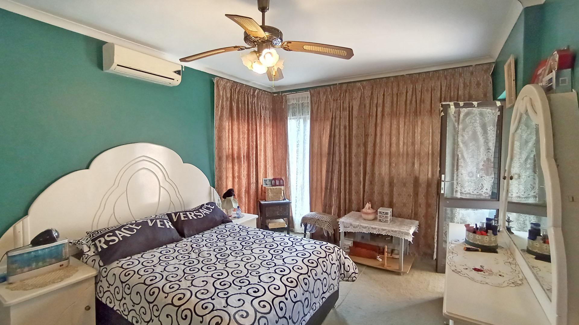 Main Bedroom - 18 square meters of property in Pietermaritzburg (KZN)