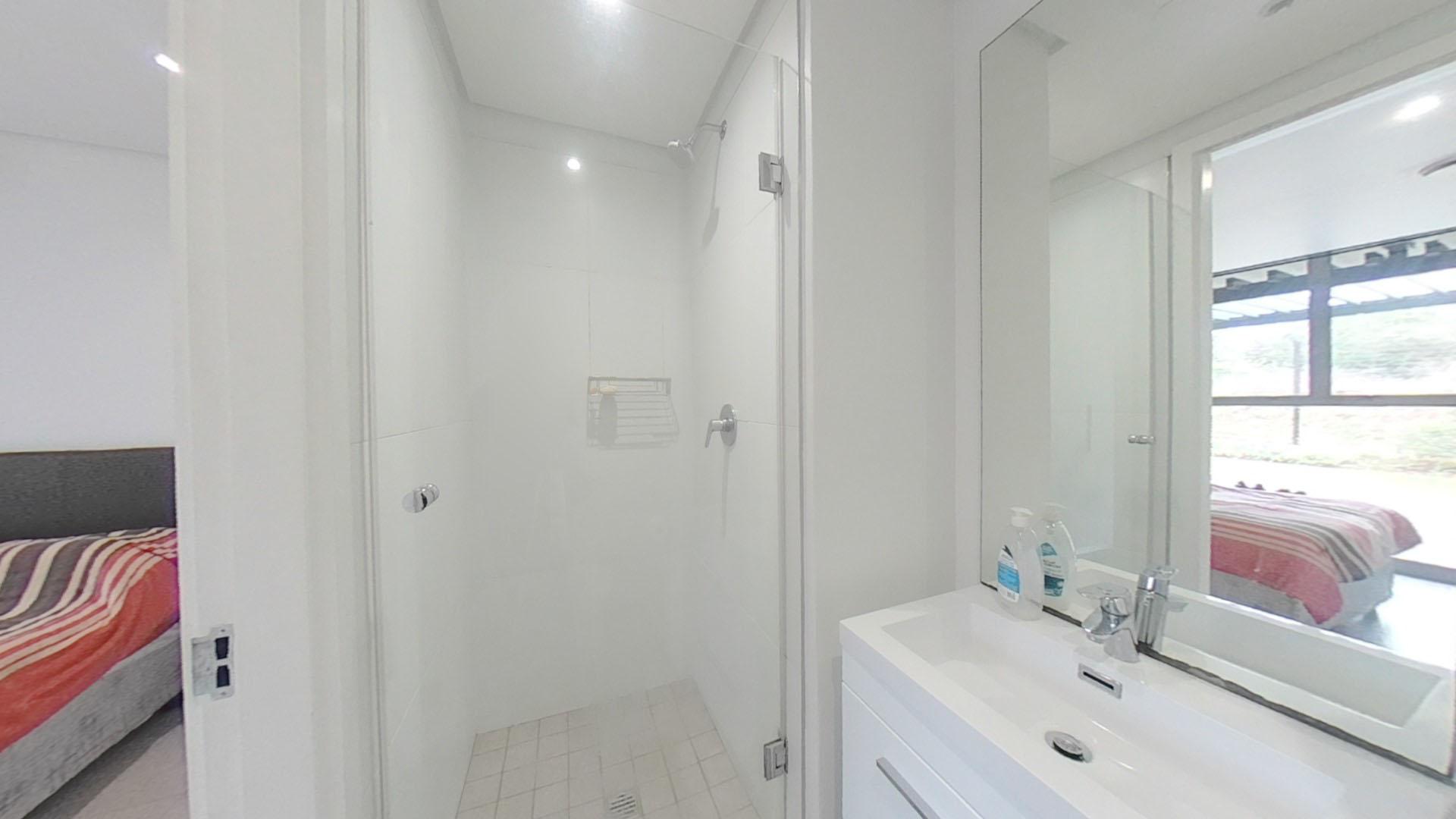Main Bathroom - 3 square meters of property in Sibaya Precinct 