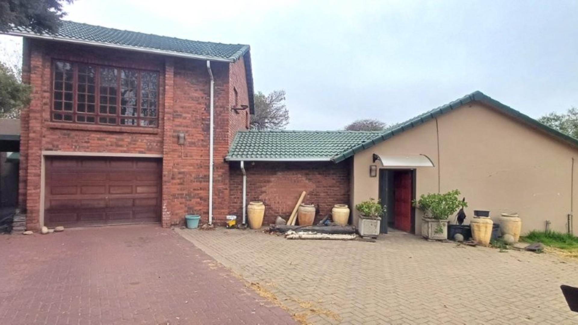 Front View of property in Secunda