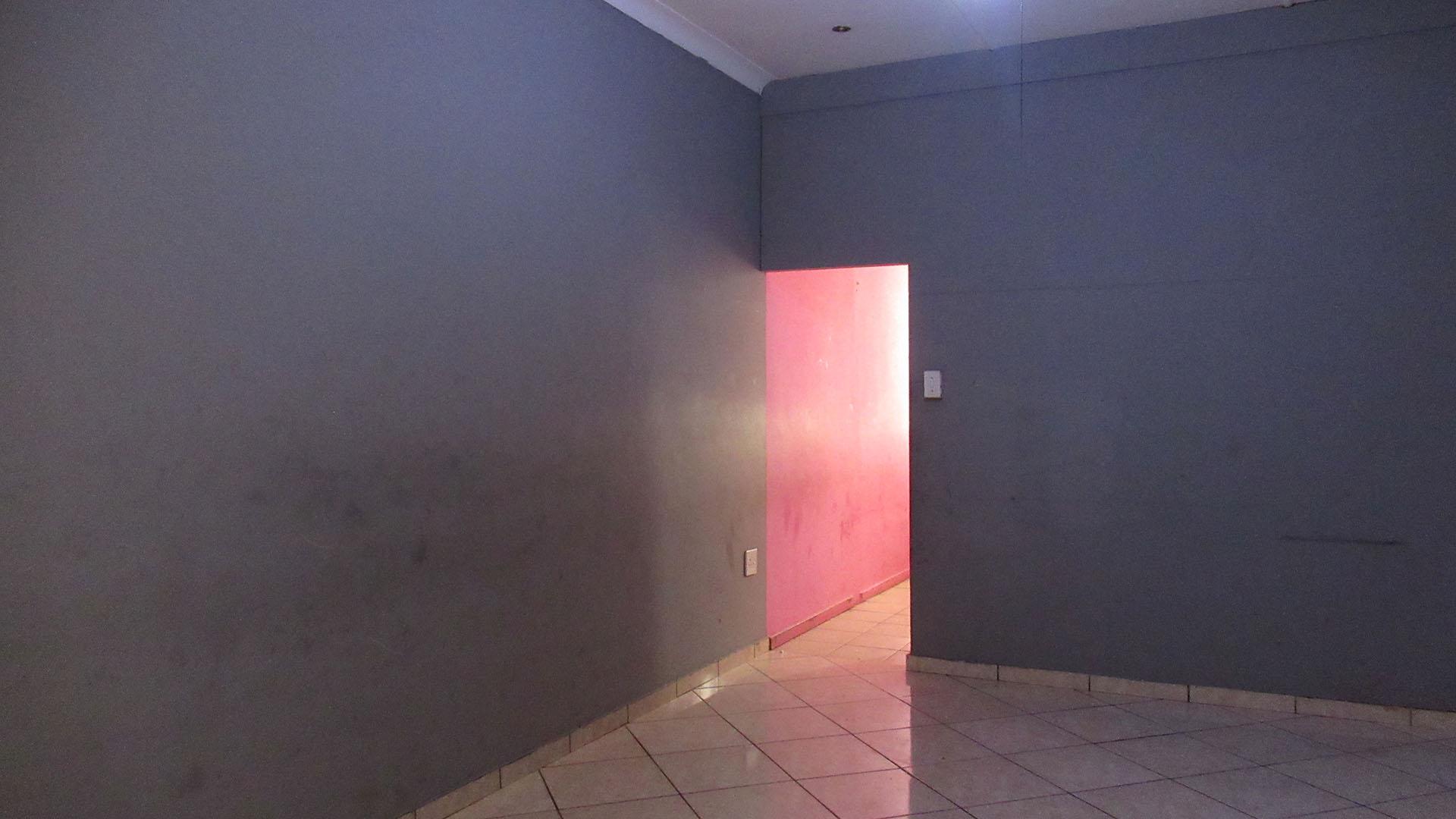 Lounges - 19 square meters of property in Florida Lake