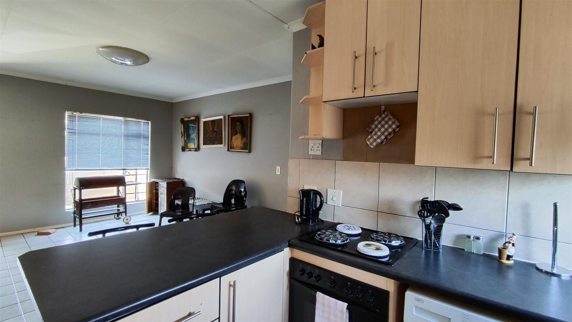 Kitchen - 8 square meters of property in Brackendowns