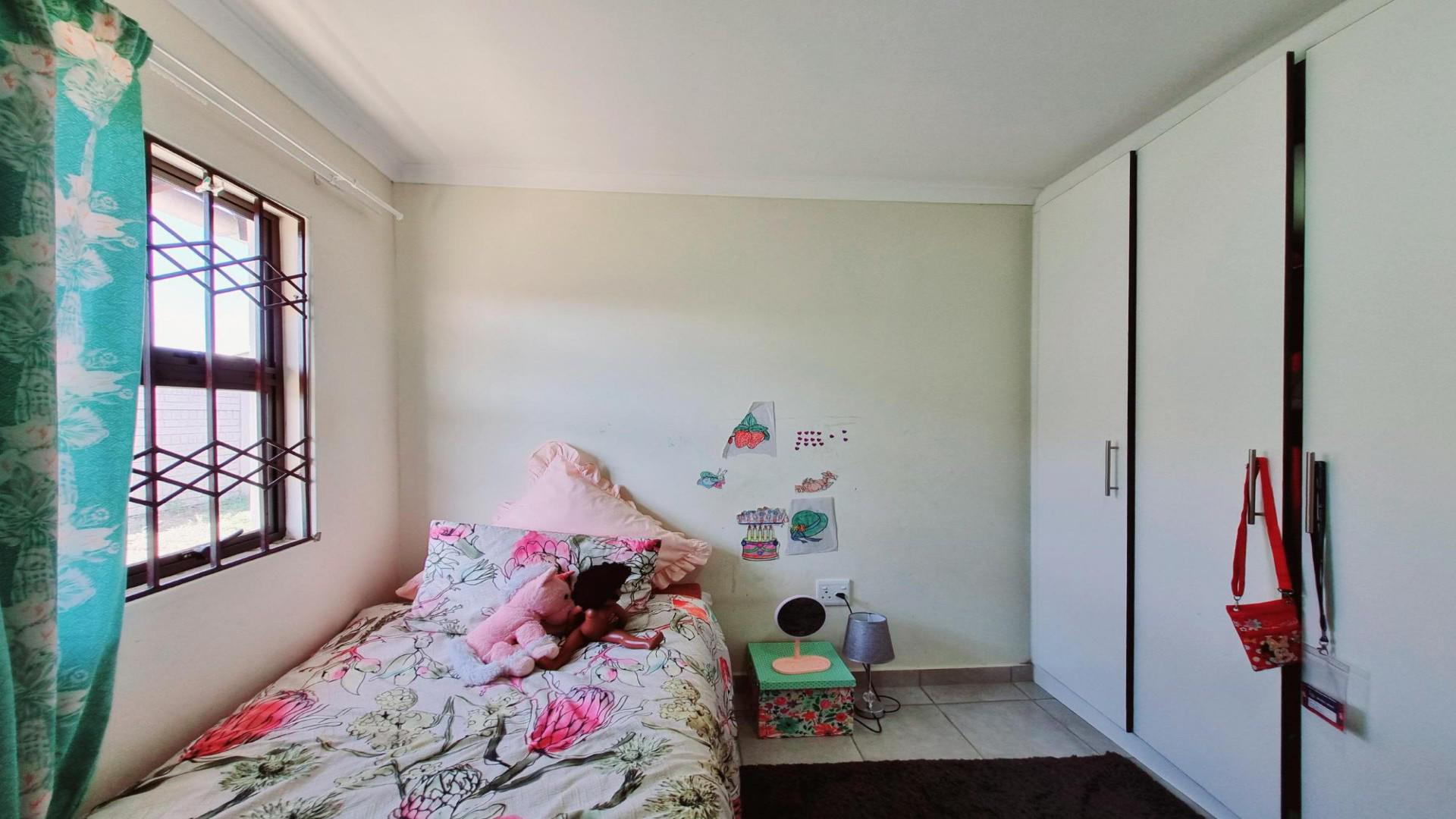 Bed Room 1 of property in Umtata