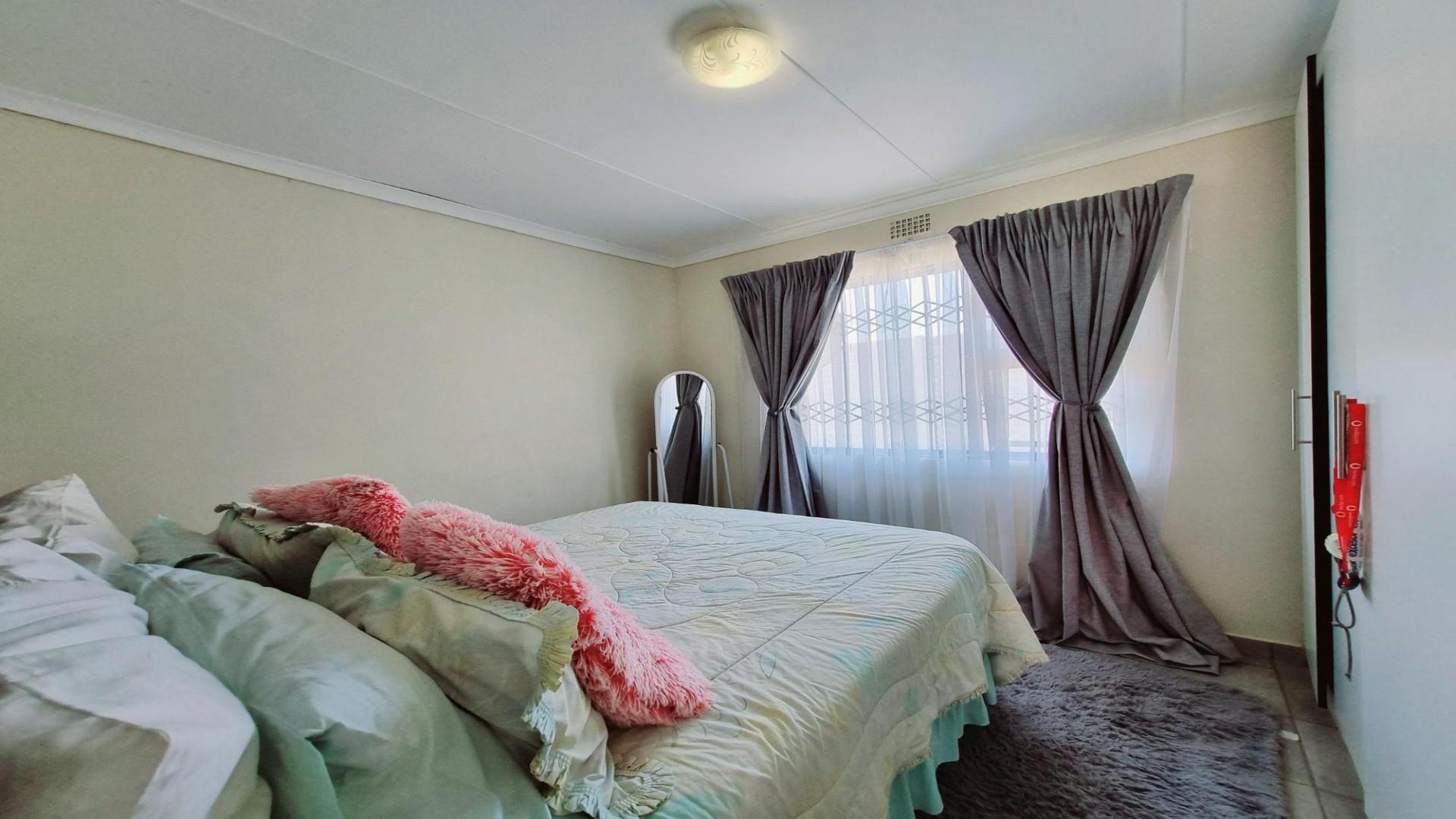 Main Bedroom of property in Umtata