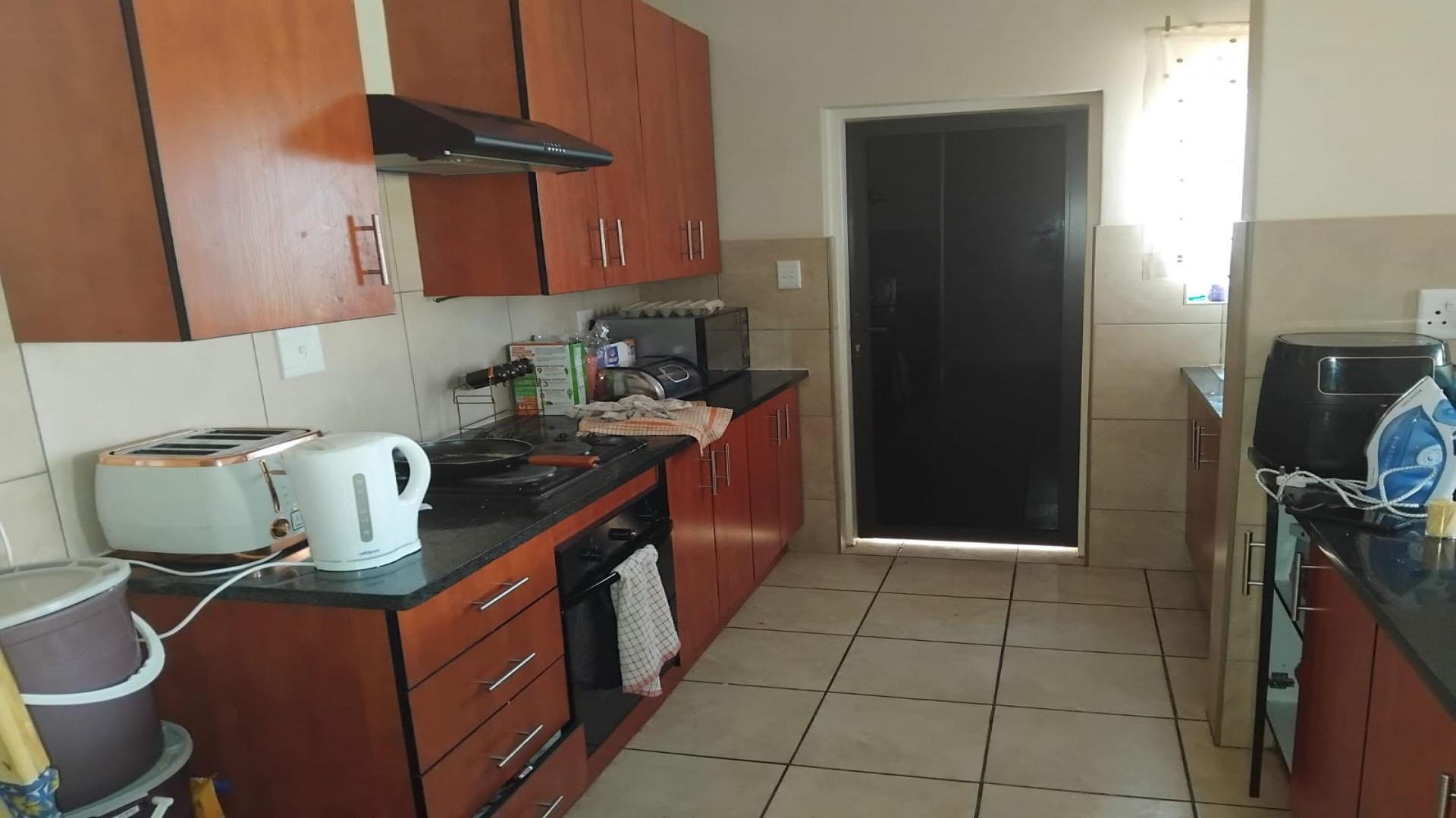 Kitchen of property in Waterval East