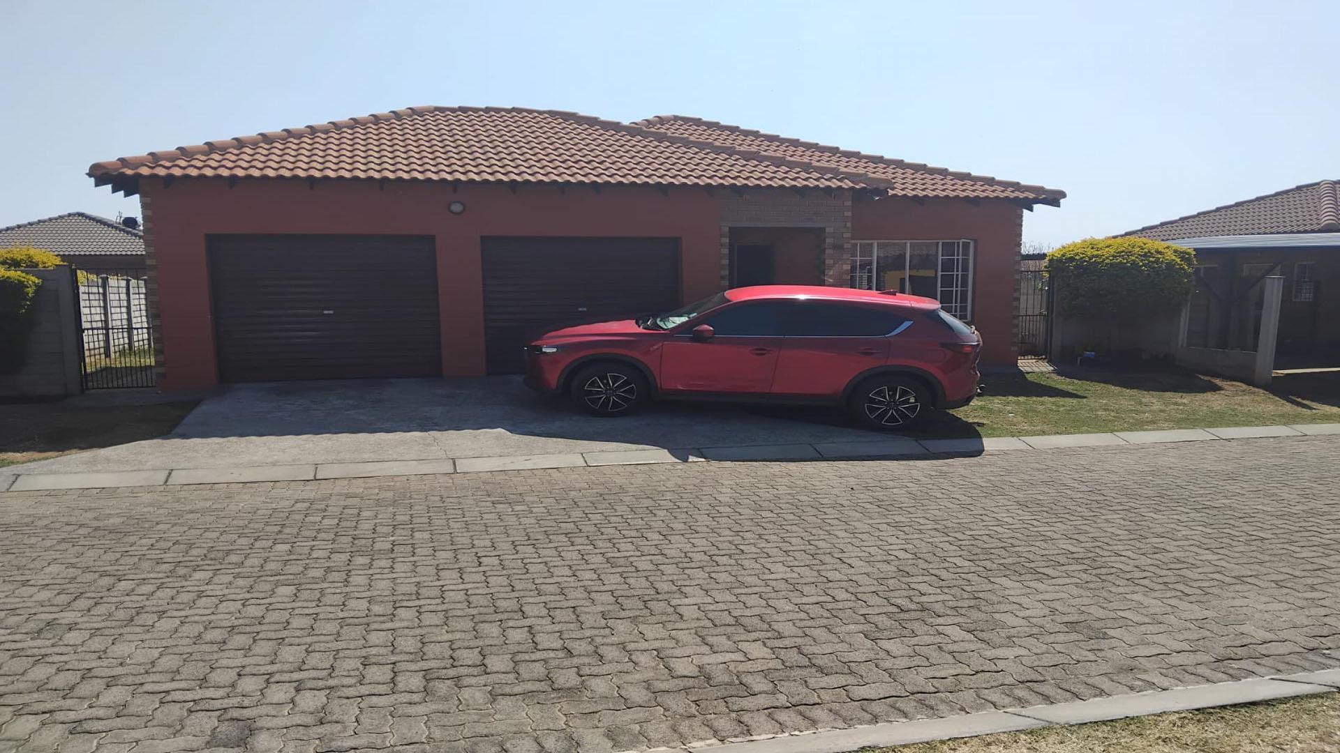 Front View of property in Waterval East