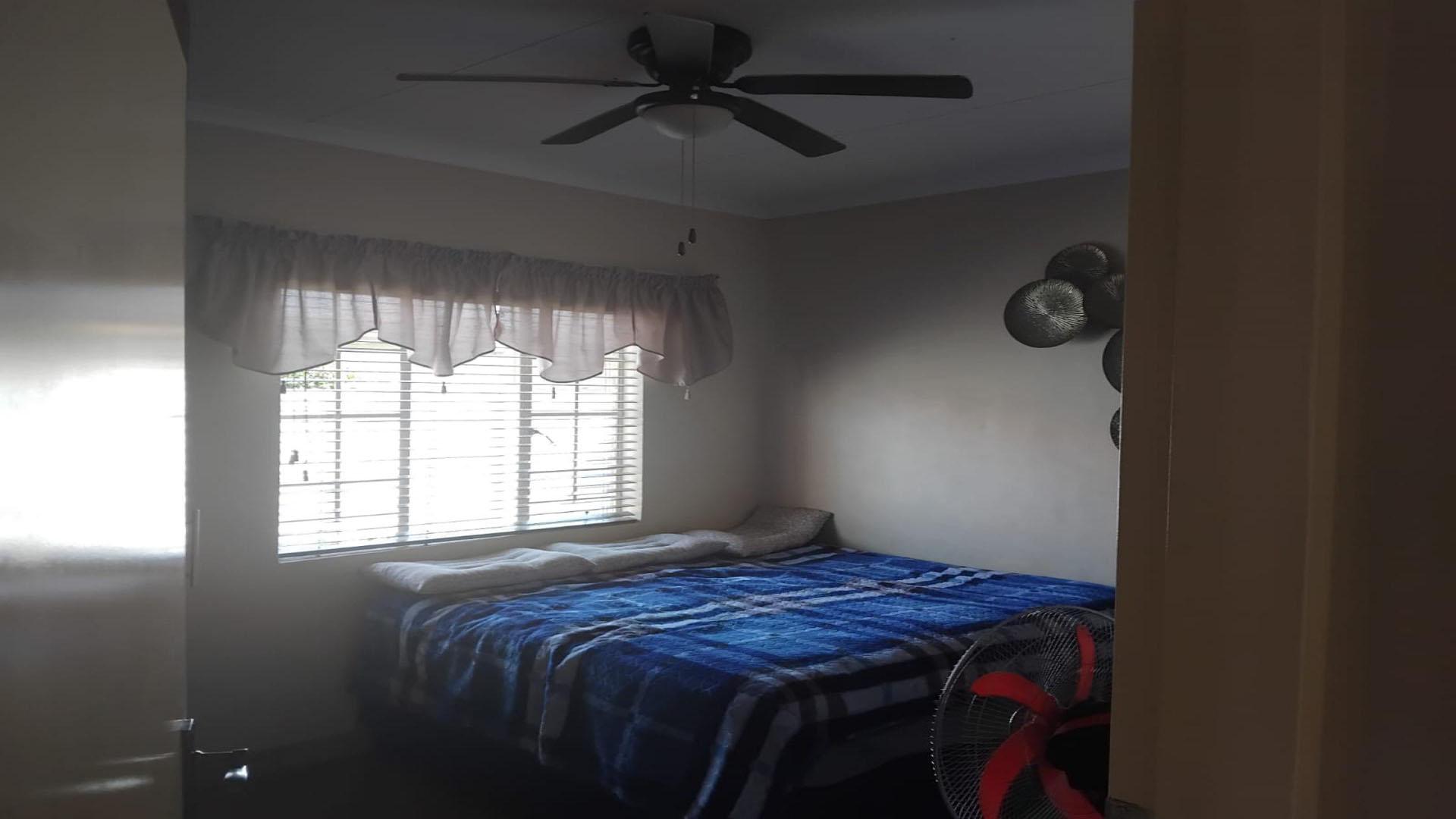 Bed Room 1 of property in Waterval East