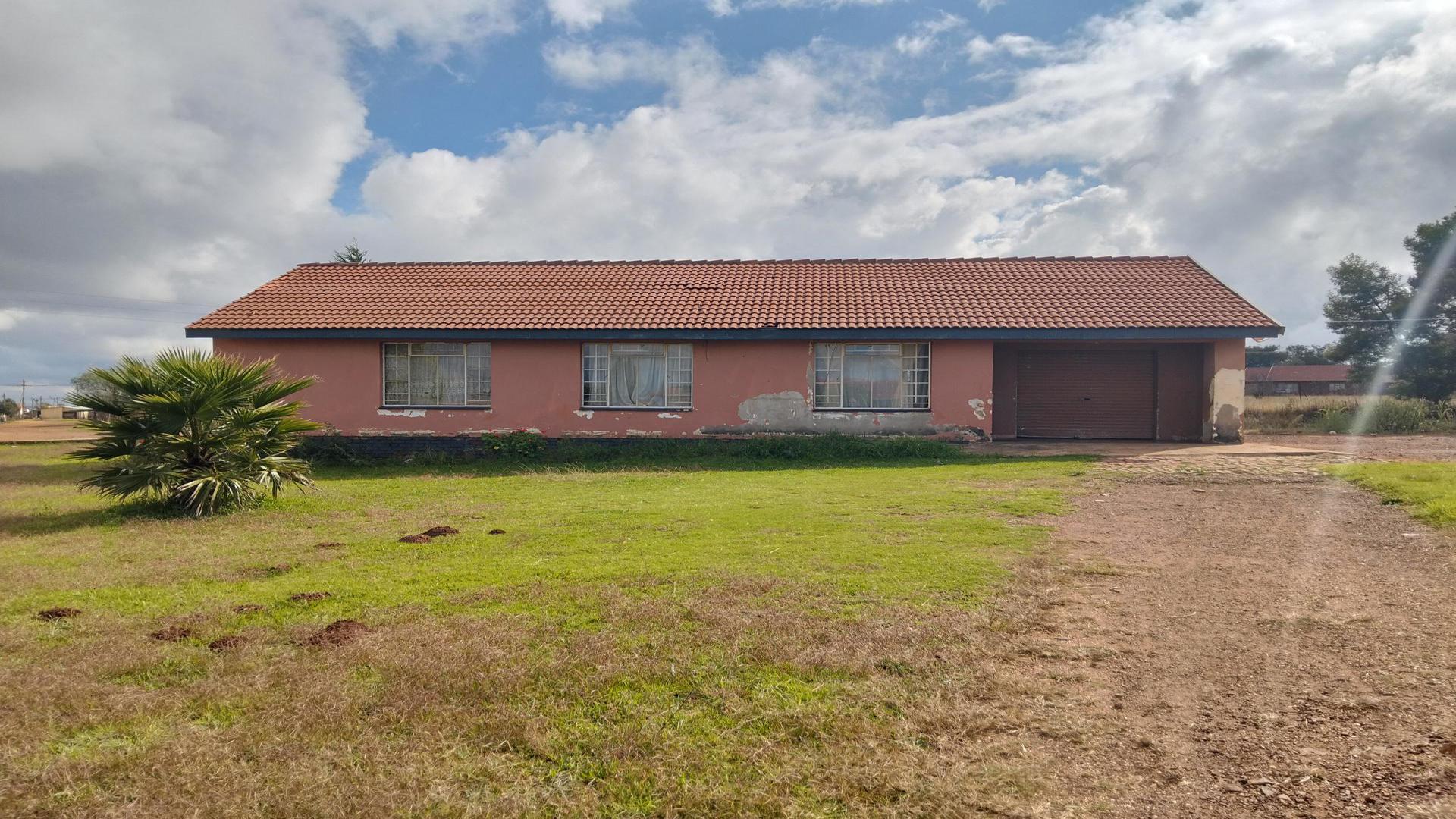 Front View of property in Koster