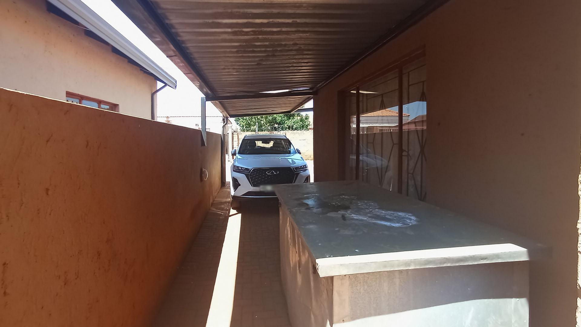 Spaces - 8 square meters of property in Soshanguve East