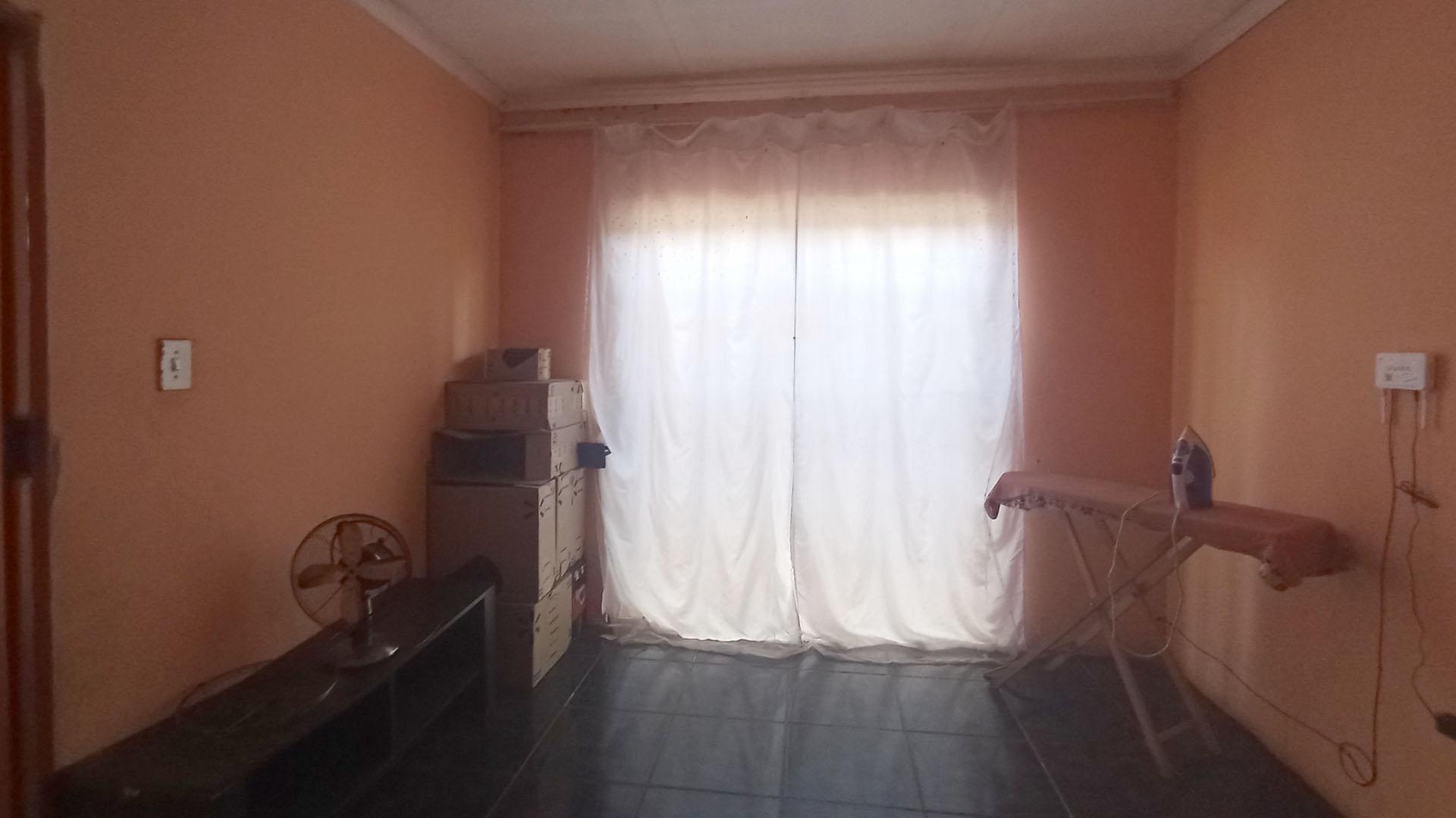 Dining Room - 12 square meters of property in Soshanguve East