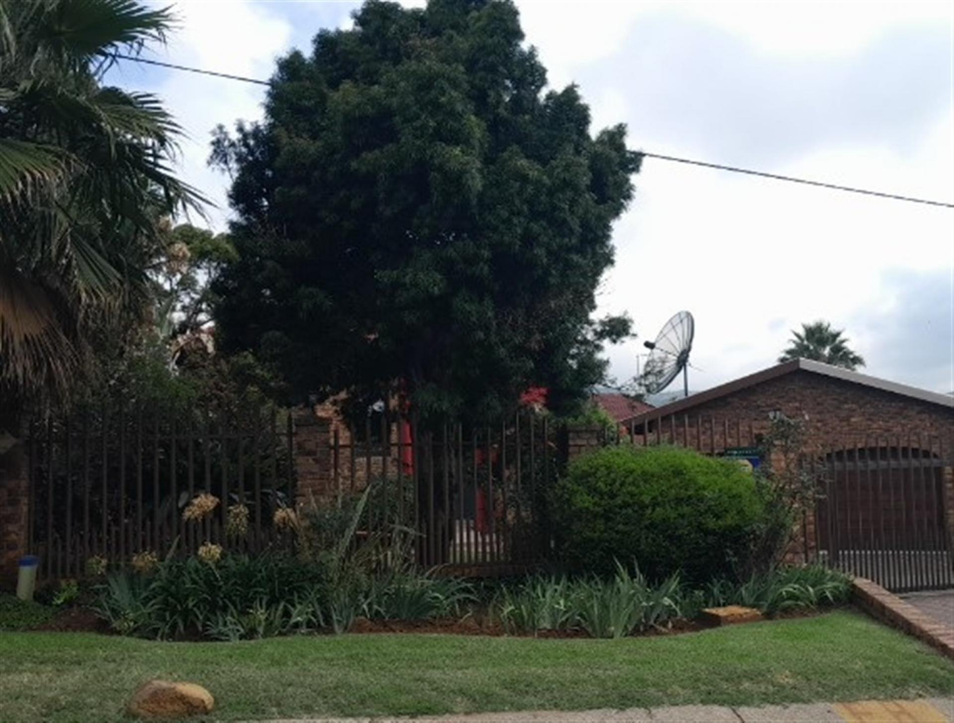 Front View of property in Glenvista
