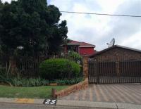Front View of property in Glenvista