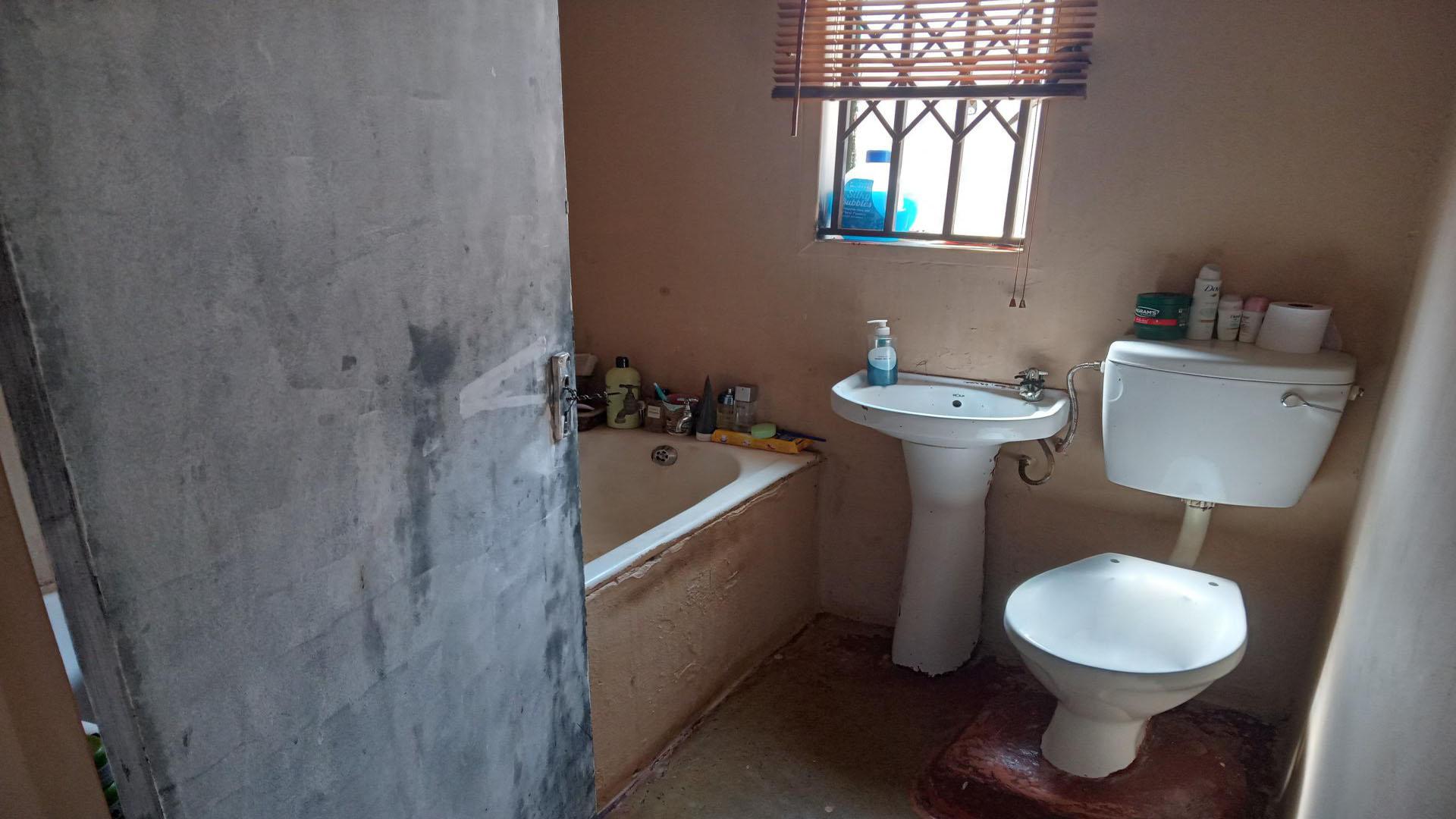 Main Bathroom of property in Villa Liza