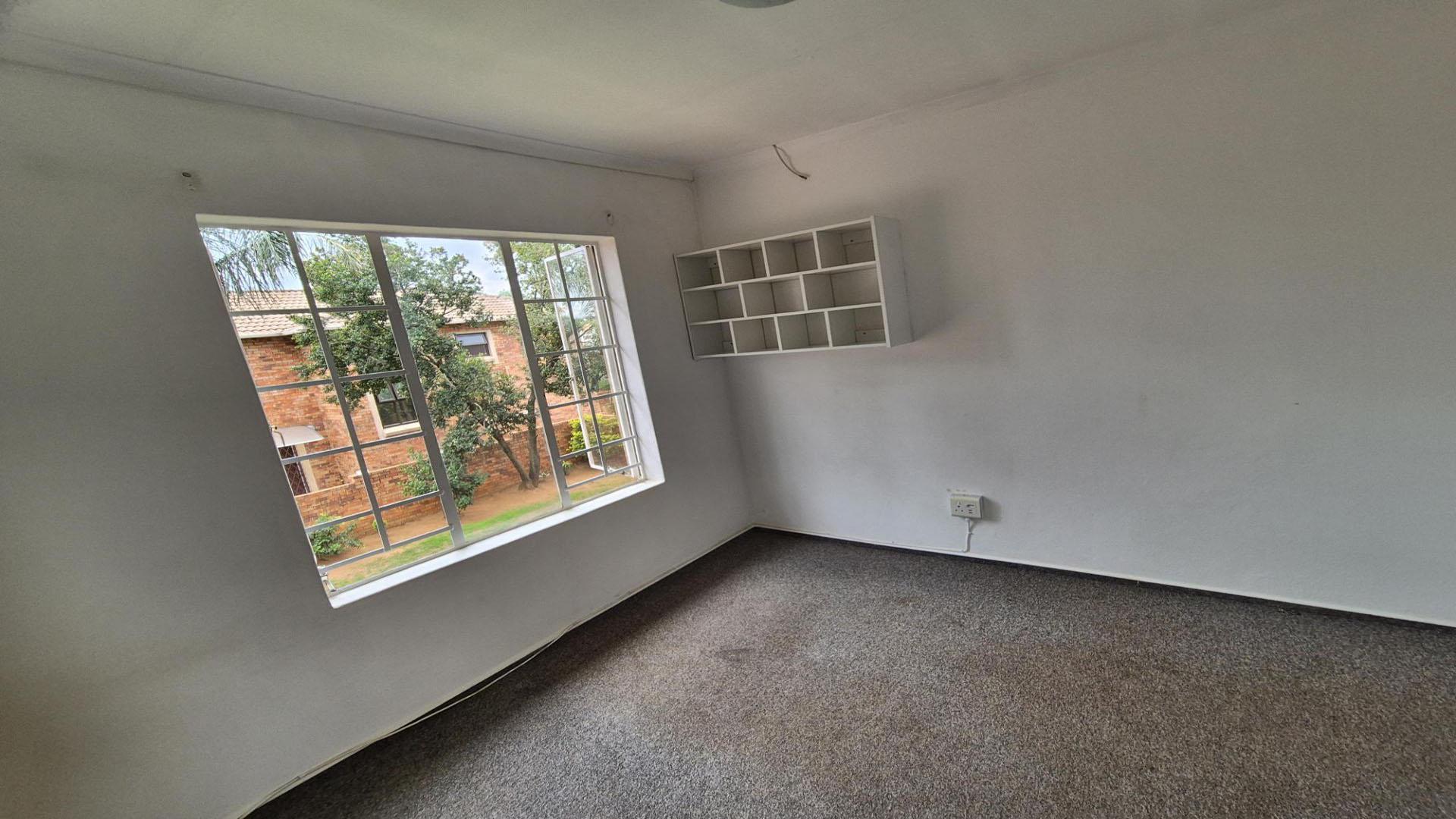 Bed Room 3 of property in Kyalami Hills