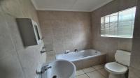 Bathroom 2 of property in Kyalami Hills