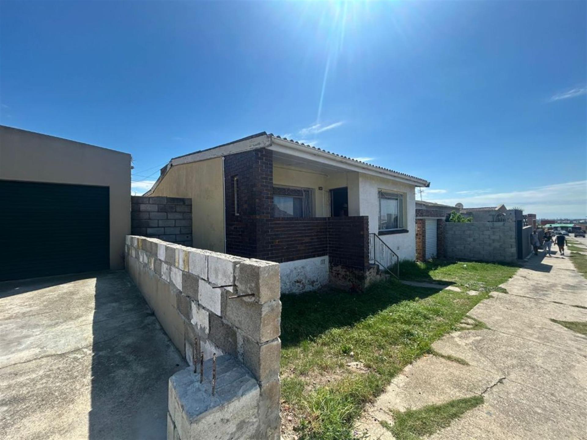 Front View of property in Gelvandale