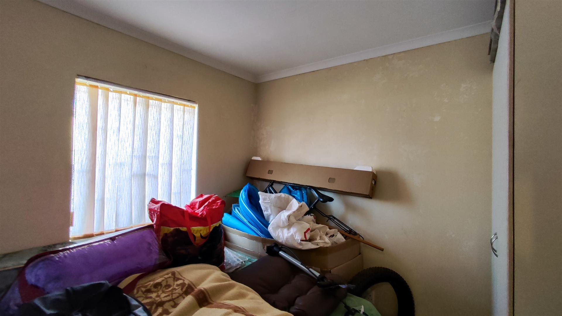 Bed Room 1 - 9 square meters of property in Golden Gardens