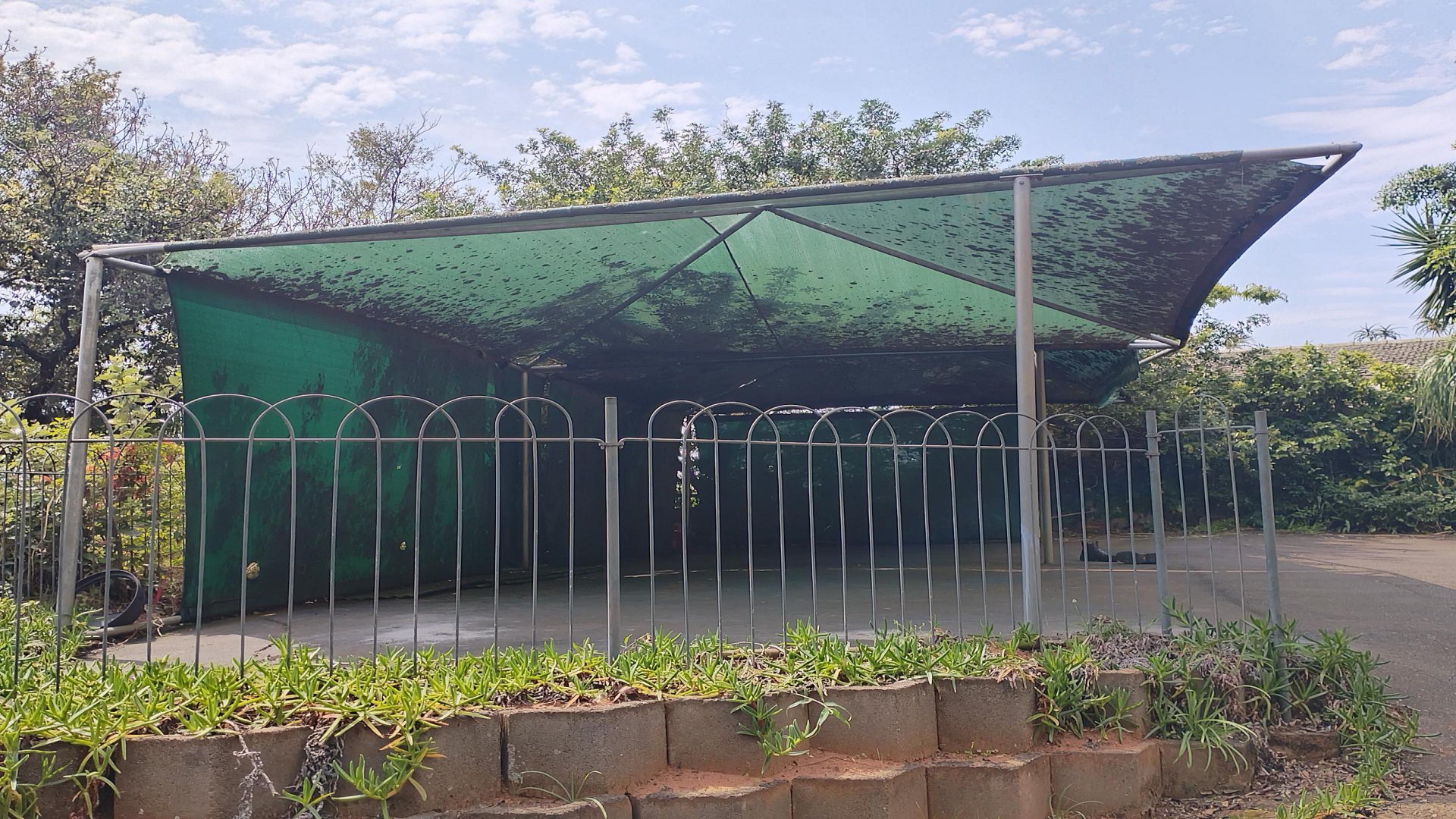 Carport  of property in Amanzimtoti 