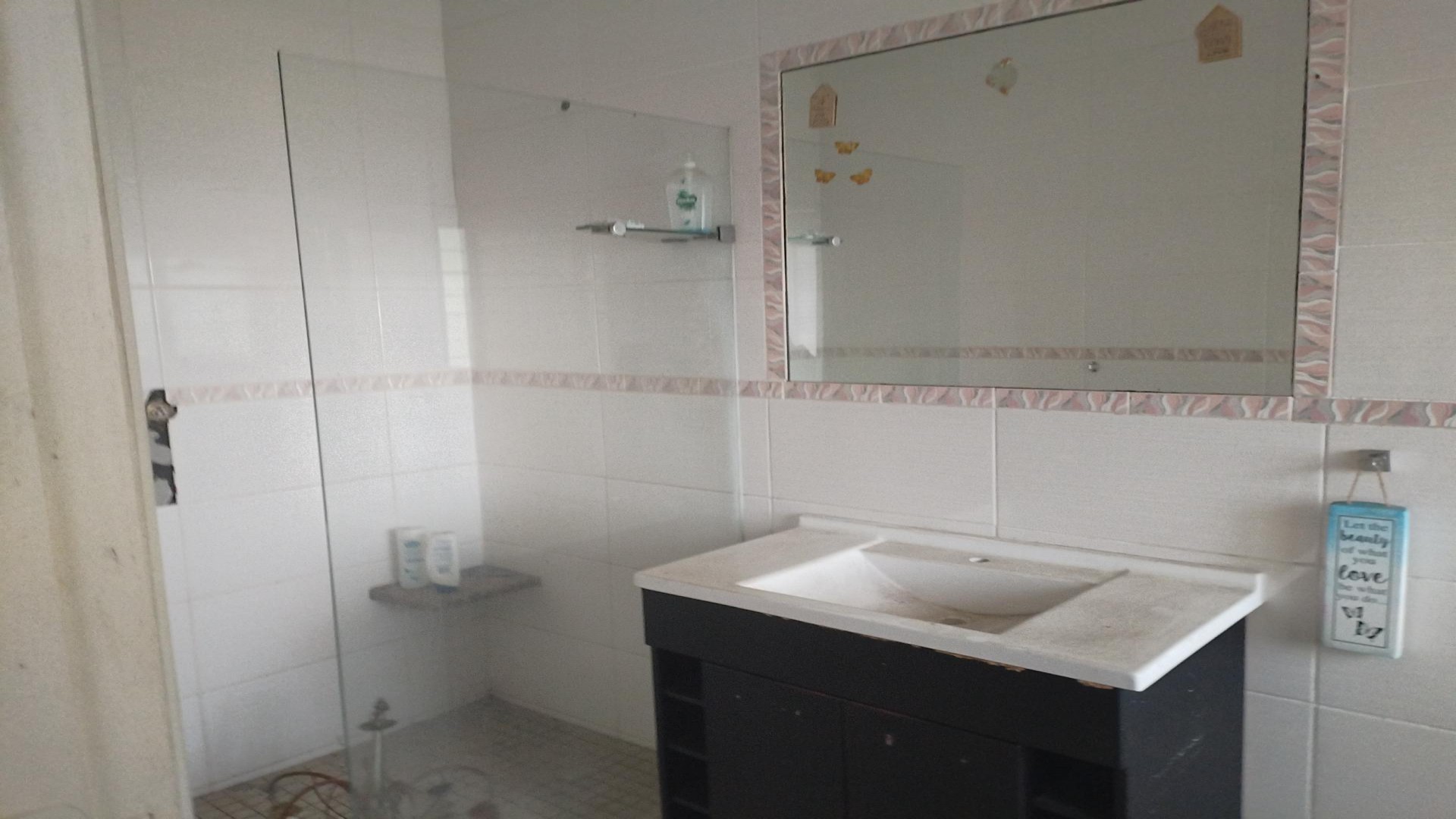 Bathroom 2 - 5 square meters of property in Amanzimtoti 