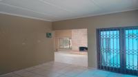 Dining Room - 15 square meters of property in Amanzimtoti 