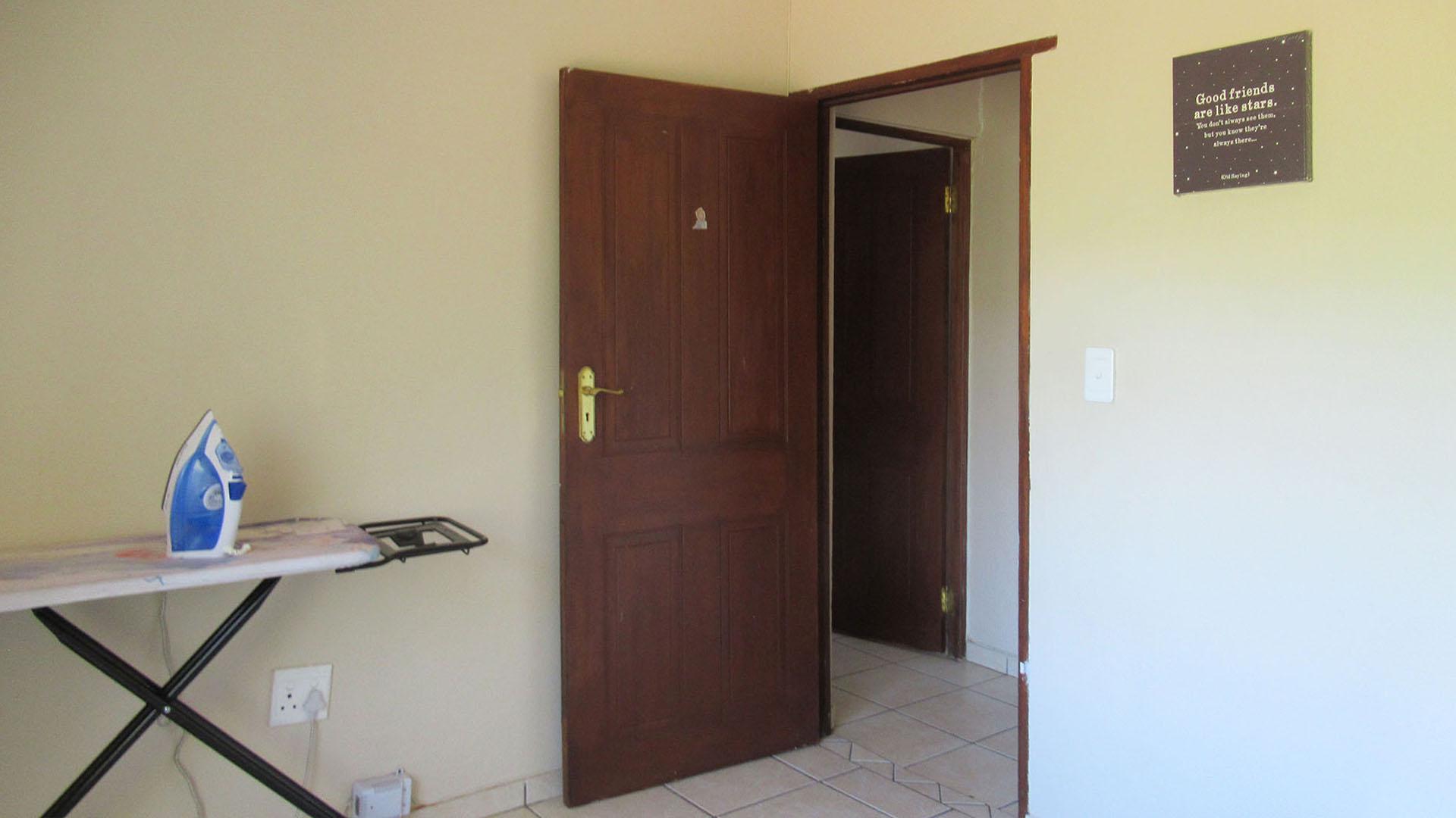 Bed Room 1 - 13 square meters of property in Little Falls