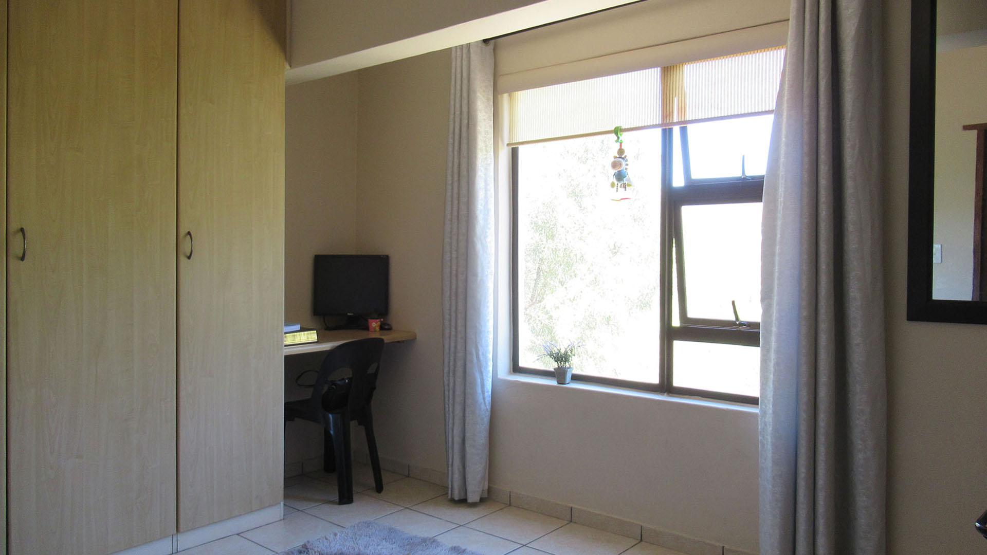 Bed Room 1 - 13 square meters of property in Little Falls