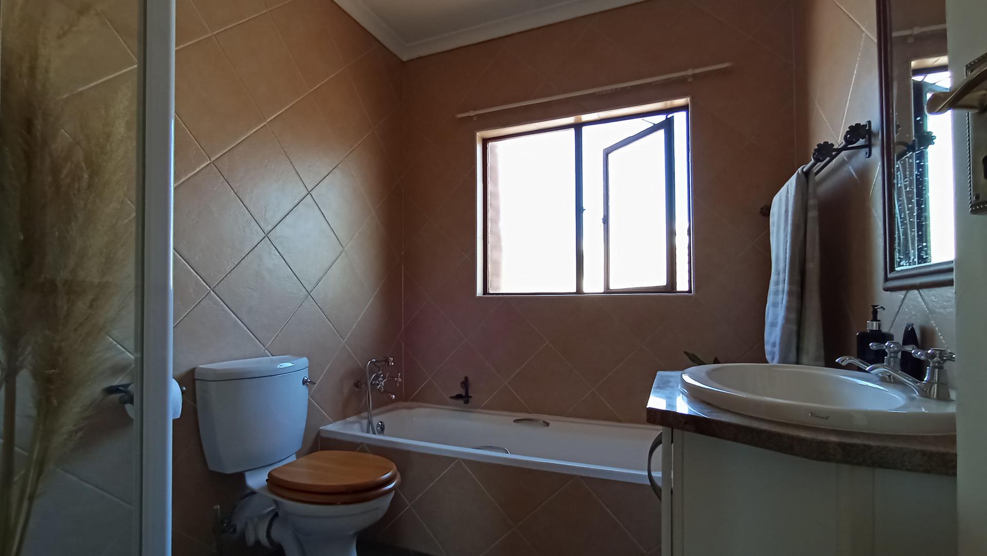 Bathroom 1 - 8929 square meters of property in Boardwalk Meander Estate