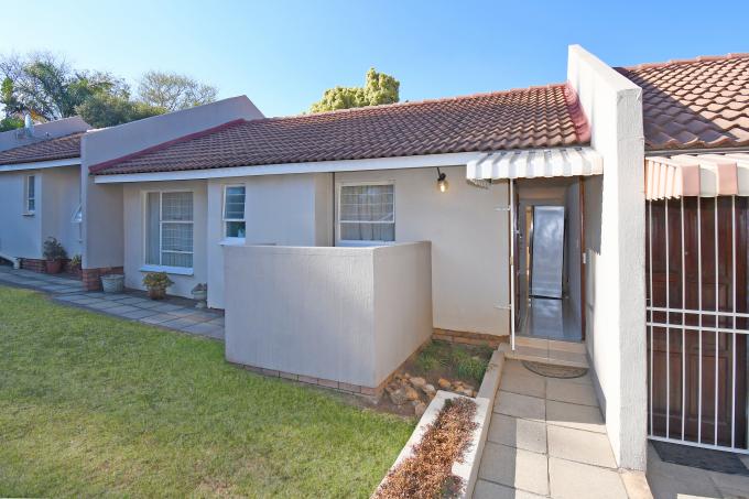 2 Bedroom Simplex for Sale For Sale in Magaliessig - MR648849