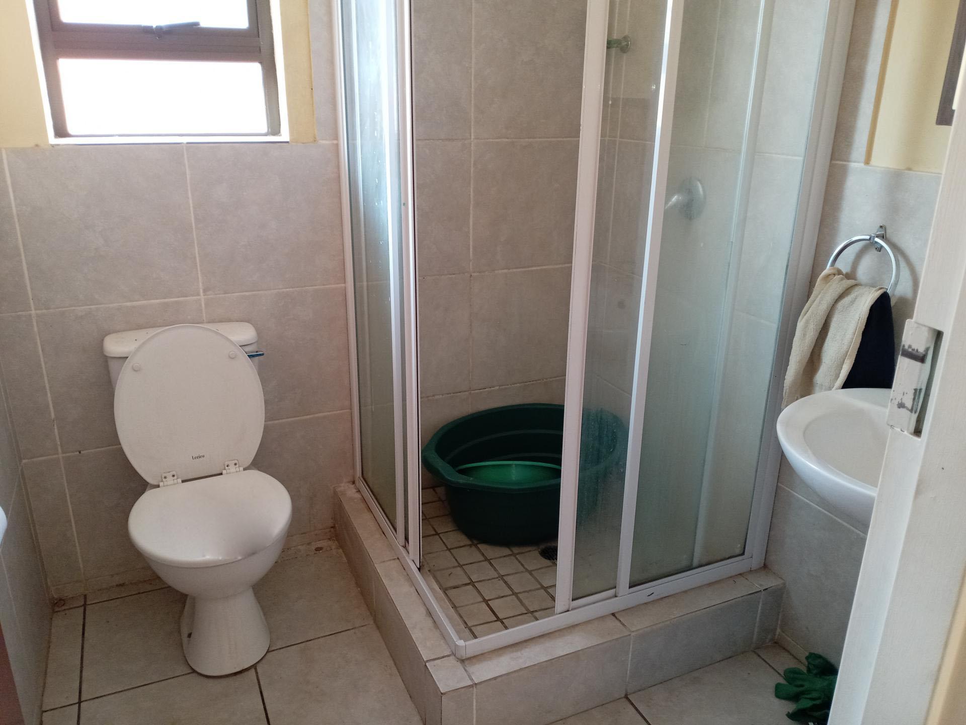 Bathroom 1 of property in Lephalale (Ellisras)