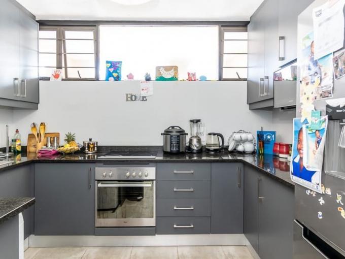 2 Bedroom Apartment for Sale For Sale in Amanzimtoti  - MR648958