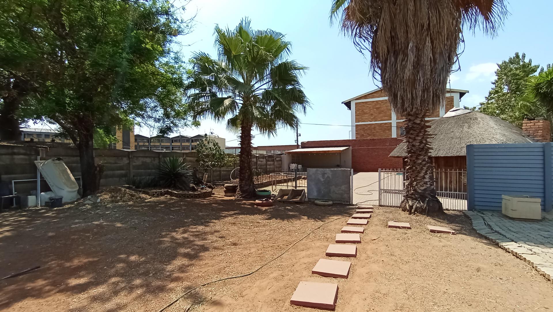 Garden of property in Gezina