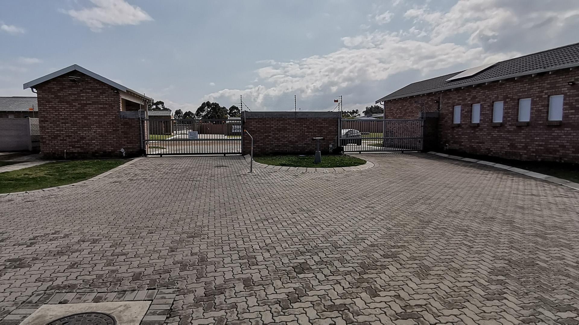 Spaces of property in Fairview - PE