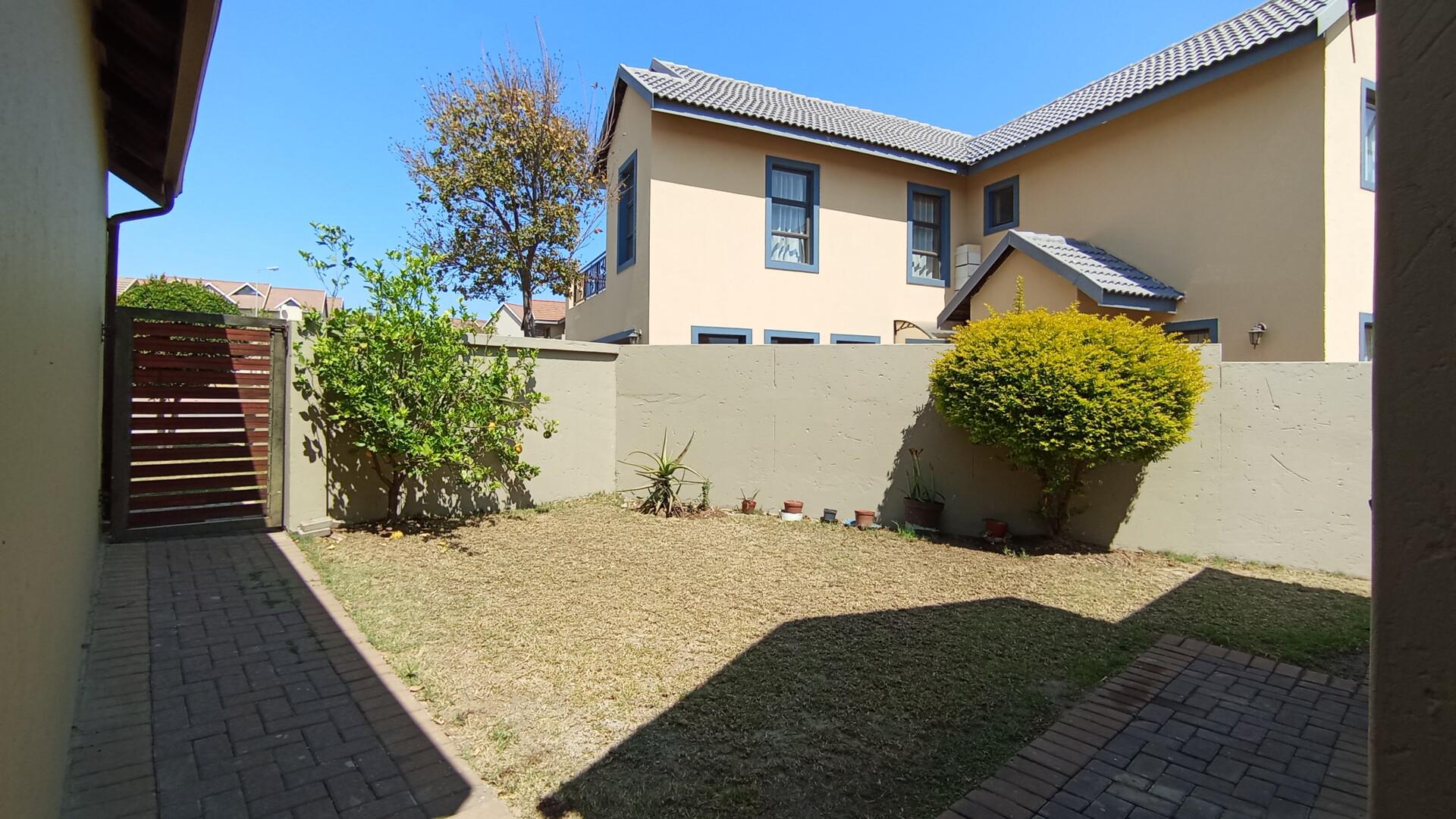 Garden of property in Kosmosdal