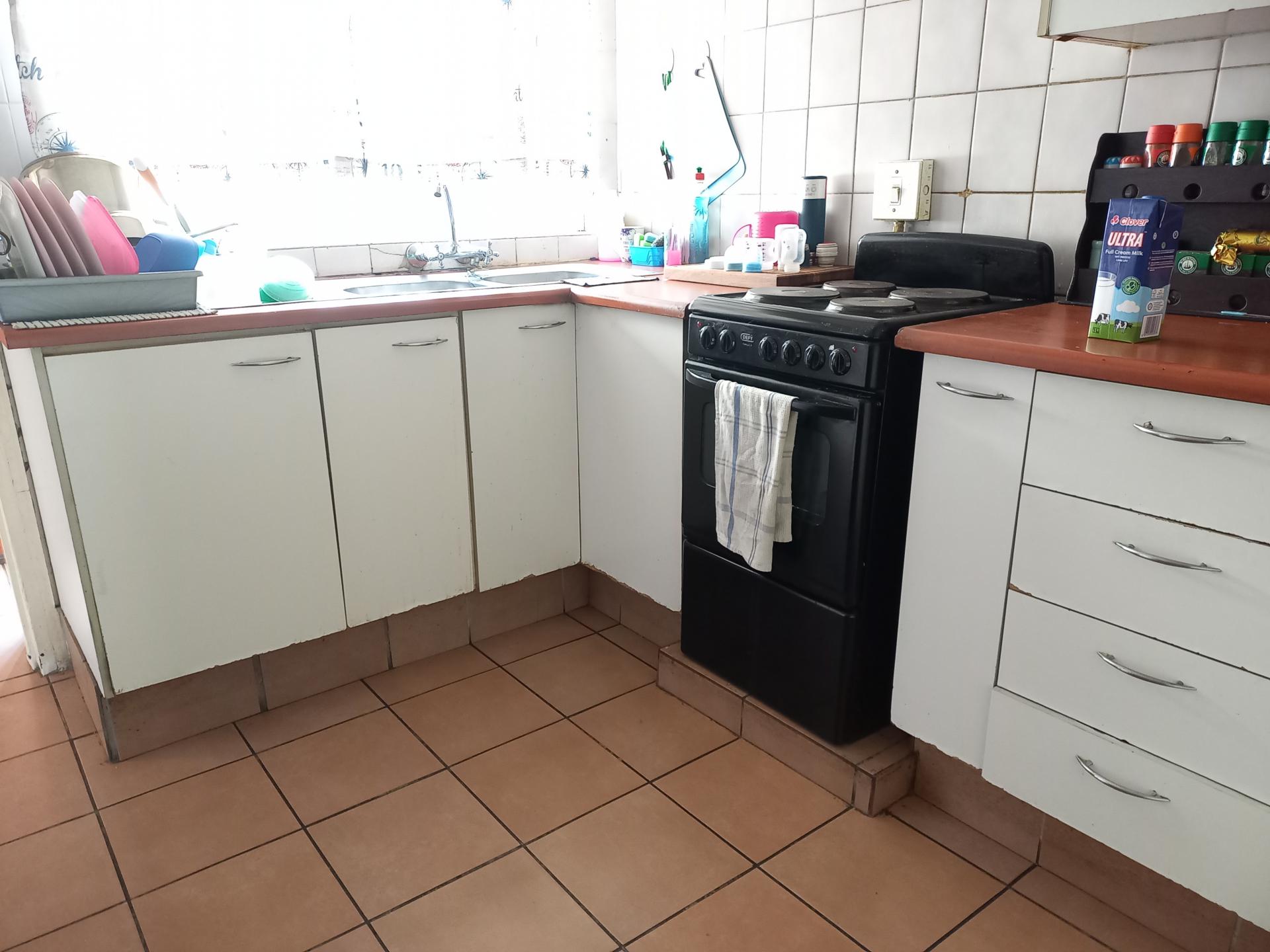 Kitchen - 10 square meters of property in Townsview