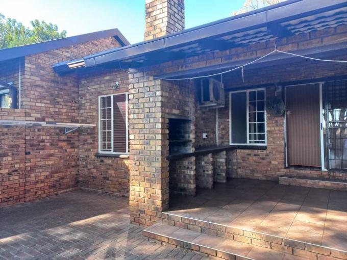 3 Bedroom Simplex for Sale For Sale in Safarituine - MR649239