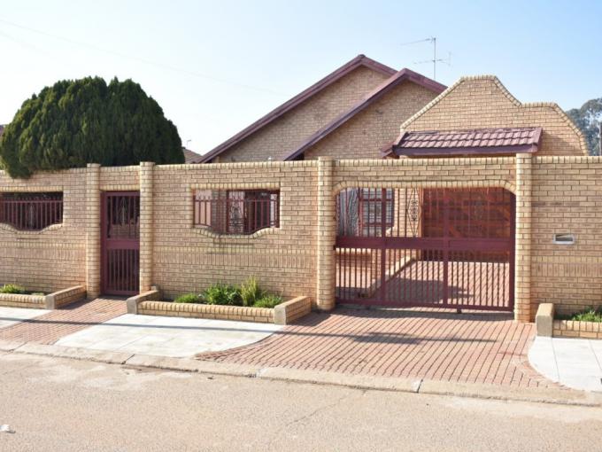 3 Bedroom House for Sale For Sale in Emdeni South - MR649253