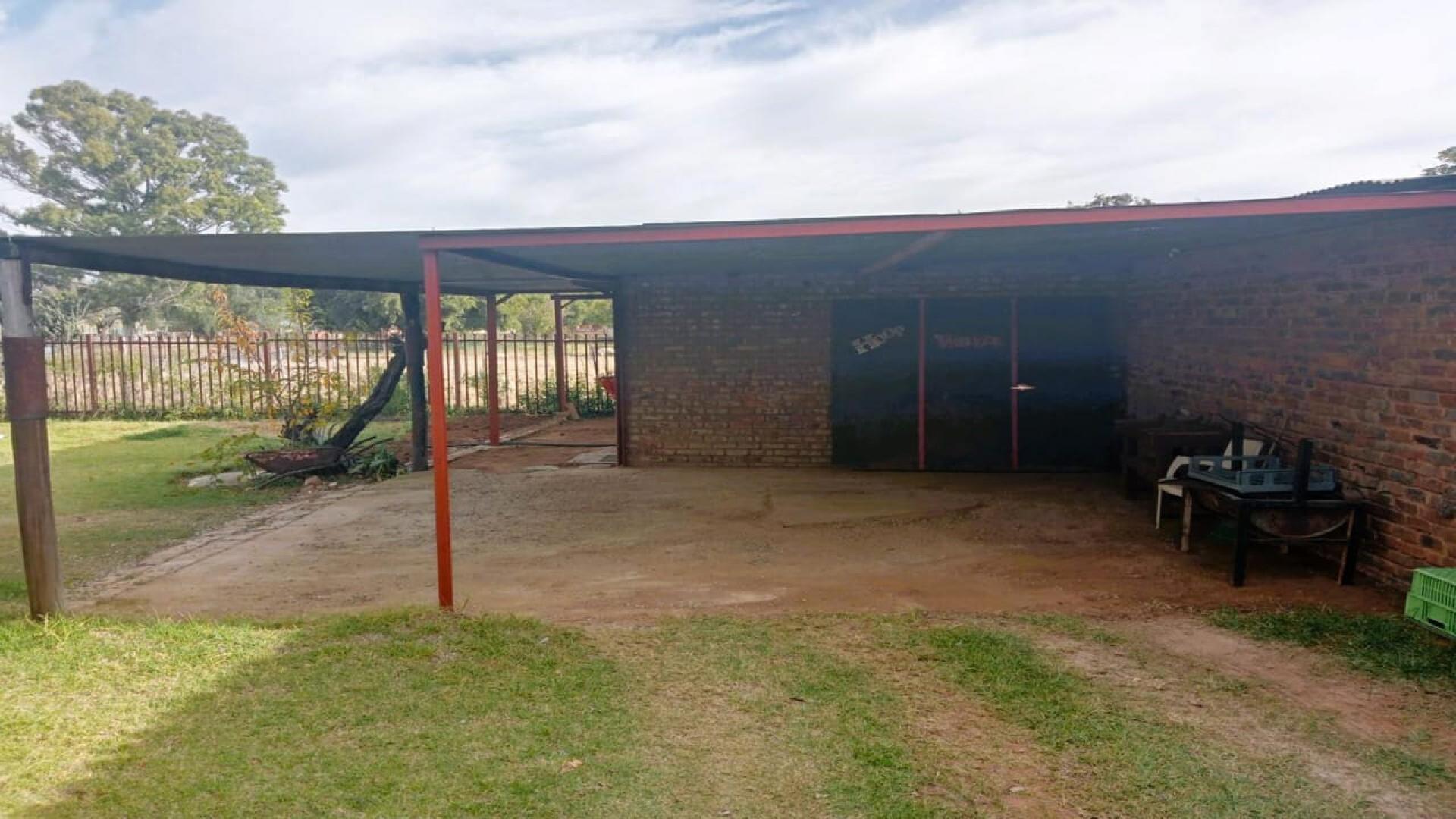 Carport  of property in Hertzogville